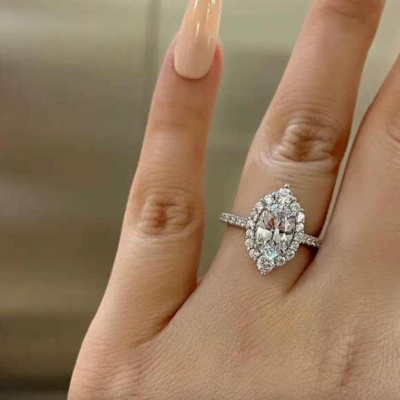 NEW 18k White Gold Marquise Cut Diamond Ring Engagement Ring - Picture 3 of 4